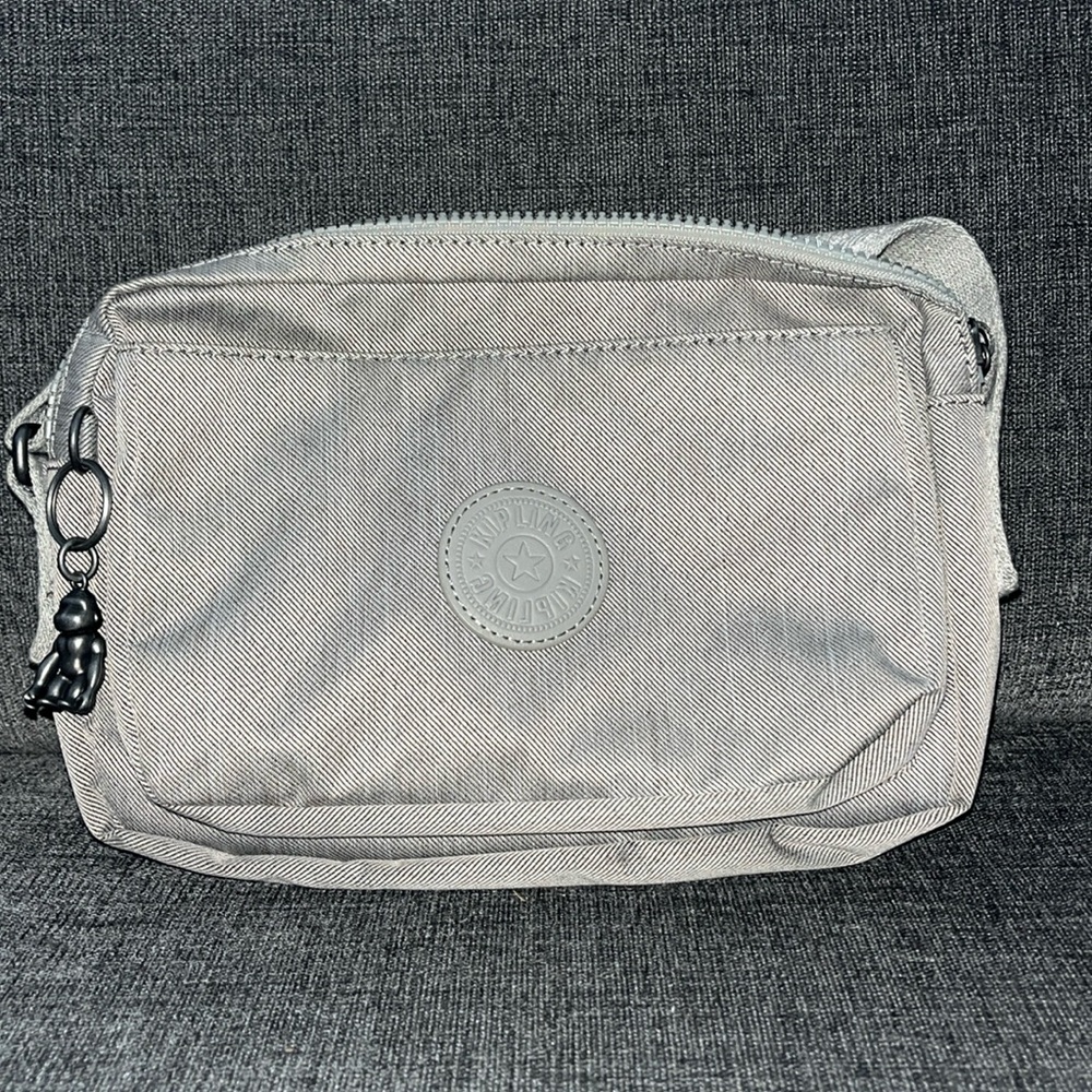 Super cute Kipling Crossbody Purse